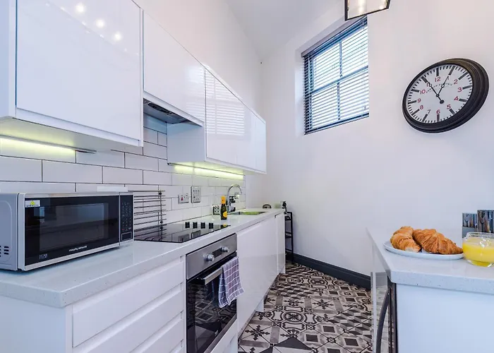 Апартаменти Centre 2 Bed - Grade Ii Listed *