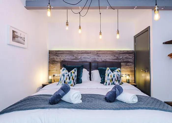 Апартаменти Centre 2 Bed - Grade Ii Listed *