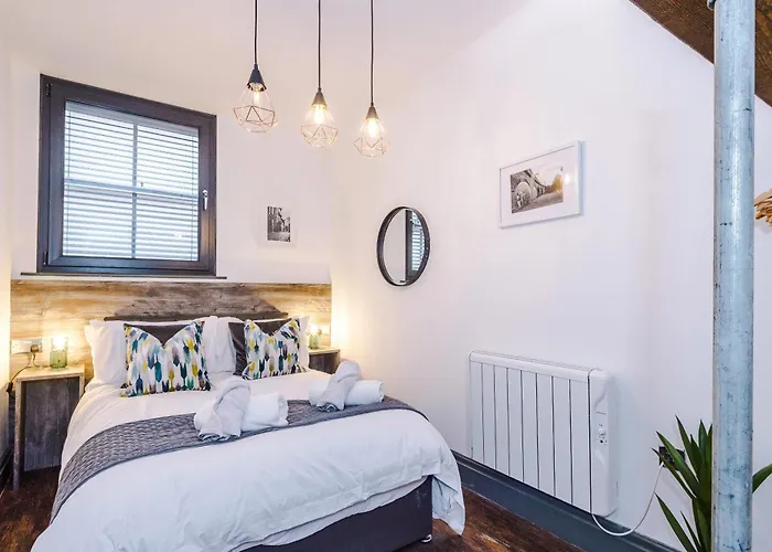 Апартаменти Centre 2 Bed - Grade Ii Listed *